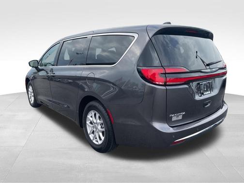 Granite Crystal Metallic Clearcoat 2023 Chrysler Pacifica Touring L