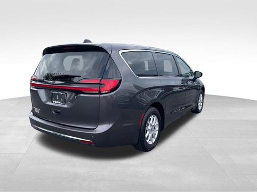 Granite Crystal Metallic Clearcoat 2023 Chrysler Pacifica Touring L