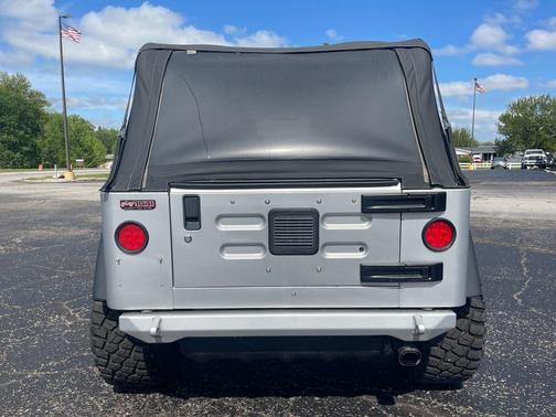 Bright Silver Metallic Clearcoat/Black Soft Top 2006 Jeep Wrangler Rubicon