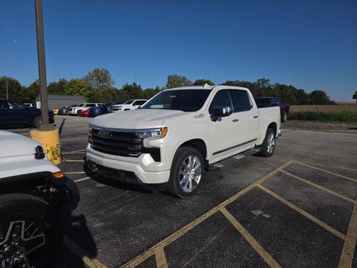 Iridescent Pearl Tricoat 2022 Chevrolet Silverado 1500 High Country