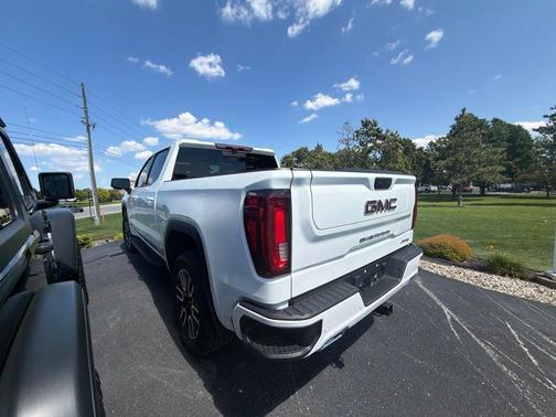 Summit White 2025 GMC Sierra 1500 AT4