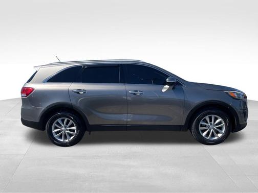 Titanium Silver 2016 Kia Sorento LX