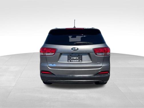 Titanium Silver 2016 Kia Sorento LX