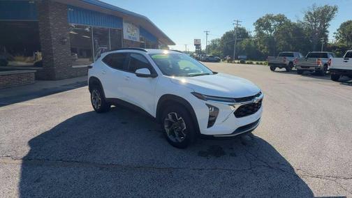 Summit White 2025 Chevrolet Trax LT