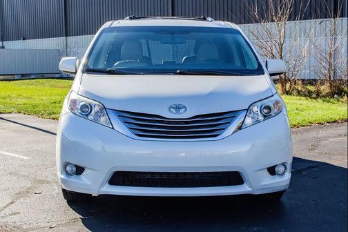 2017 Toyota Sienna XLE