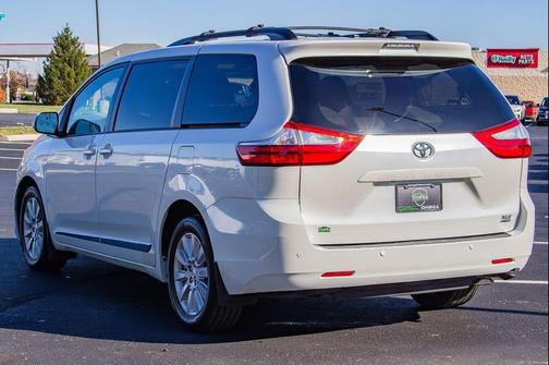 2017 Toyota Sienna XLE