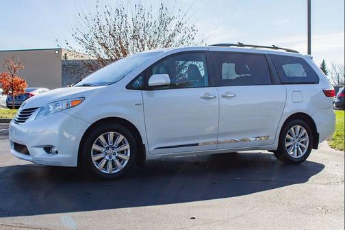 2017 Toyota Sienna XLE