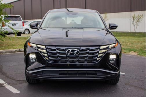 2023 Hyundai TUCSON SE
