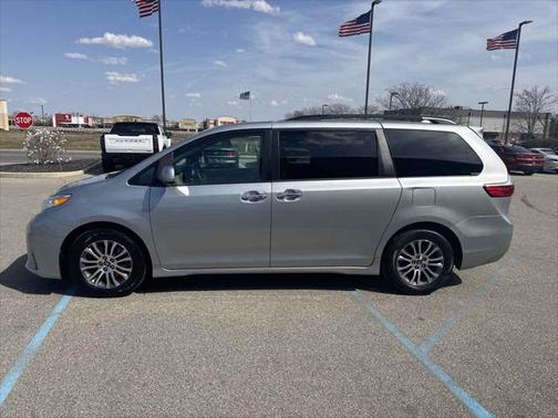2019 Toyota Sienna XLE