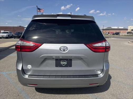 2019 Toyota Sienna XLE