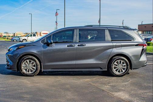 2025 Toyota Sienna XLE