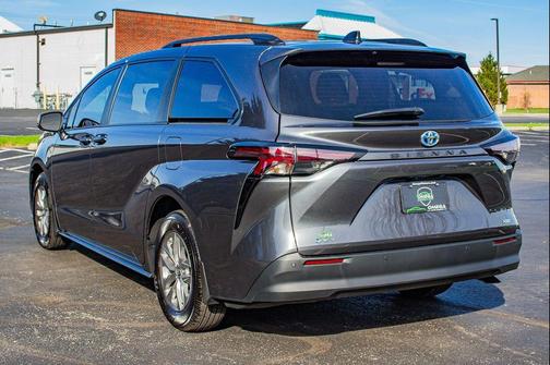 2025 Toyota Sienna XLE