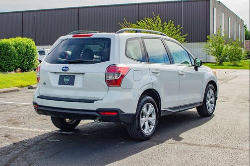 Satin White Pearl 2015 Subaru Forester 2.5i
