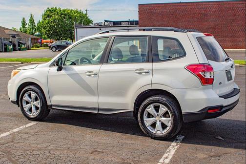 Satin White Pearl 2015 Subaru Forester 2.5i