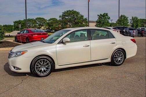 Blizzard Pearl 2011 Toyota Avalon Limited