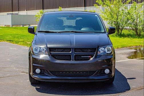 Black Onyx Crystal Pearlcoat 2019 Dodge Grand Caravan SE