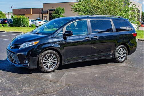 Midnight Black Metallic 2020 Toyota Sienna XLE