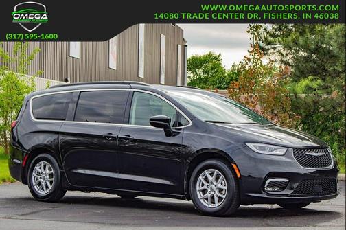 Brilliant Black Crystal Pearlcoat 2022 Chrysler Pacifica Touring L