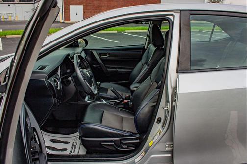 Classic Silver Metallic 2018 Toyota Corolla SE
