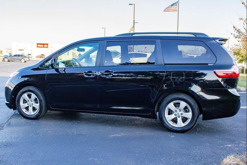 2017 Toyota Sienna LE