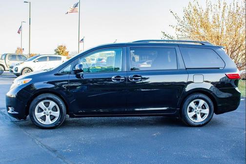 2017 Toyota Sienna LE