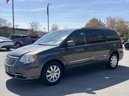 2016 Chrysler Town & Country Touring