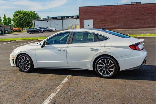 Quartz White 2022 Hyundai SONATA Limited