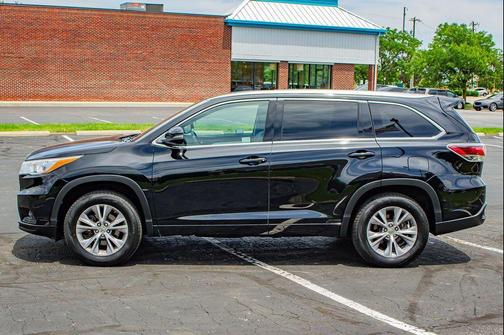 Attitude Black Metallic 2015 Toyota Highlander XLE