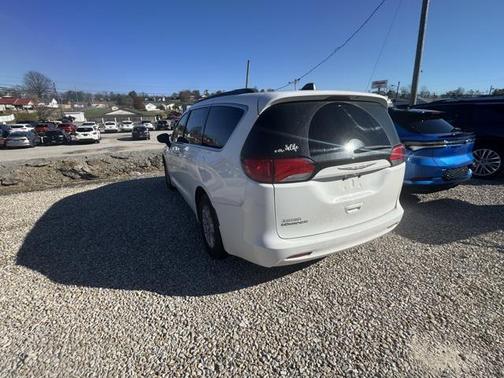 2021 Chrysler Voyager LXI
