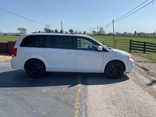 White Knuckle Clearcoat 2019 Dodge Grand Caravan SXT