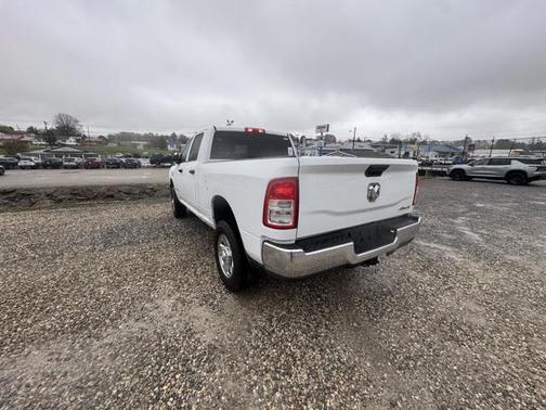 2022 RAM 2500 Tradesman Crew Cab 4x4 6'4' Box