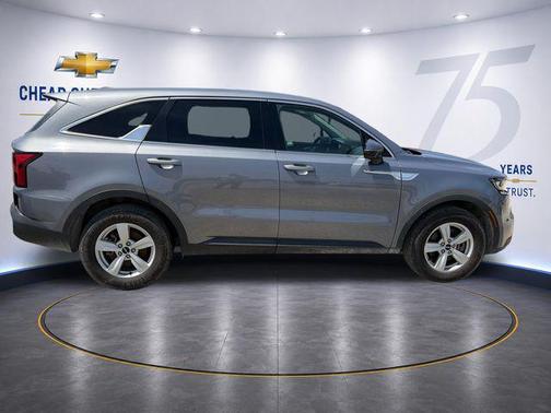 Everlasting Silver 2022 Kia Sorento LX