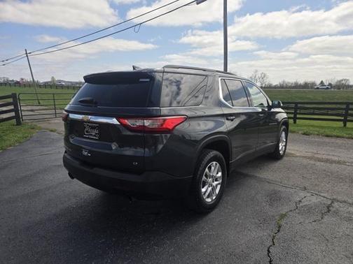 2021 Chevrolet Traverse LT Cloth