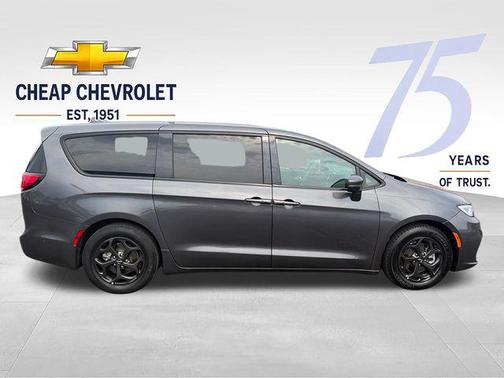 Granite Crystal Metallic Clearcoat 2022 Chrysler Pacifica Hybrid Touring L