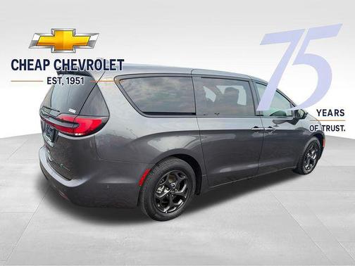Granite Crystal Metallic Clearcoat 2022 Chrysler Pacifica Hybrid Touring L