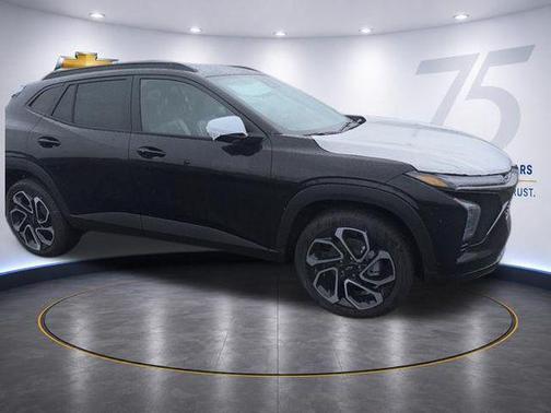 Mosaic Black Metallic 2026 Chevrolet Trax FWD 2RS