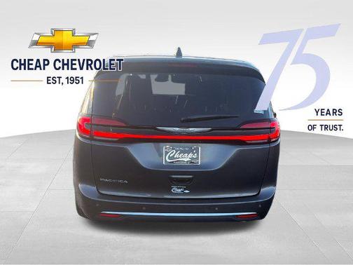 Granite Crystal Metallic Clearcoat 2023 Chrysler Pacifica Touring L