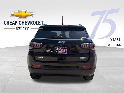 Diamond Black Crystal Pearlcoat 2022 Jeep Compass Latitude Lux