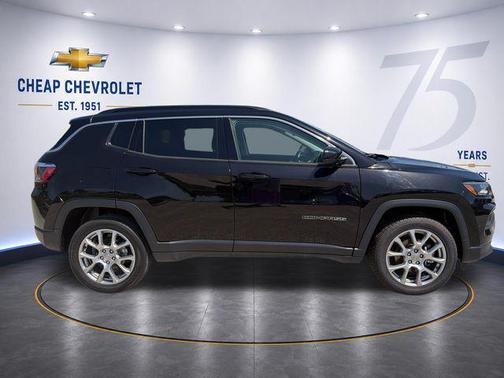Diamond Black Crystal Pearlcoat 2022 Jeep Compass Latitude Lux