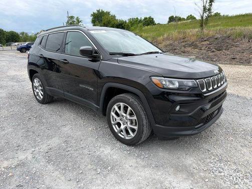 Diamond Black Crystal Pearlcoat 2022 Jeep Compass Latitude Lux