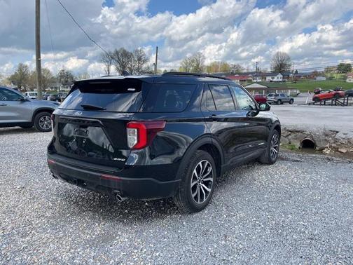 2022 Ford Explorer ST-Line
