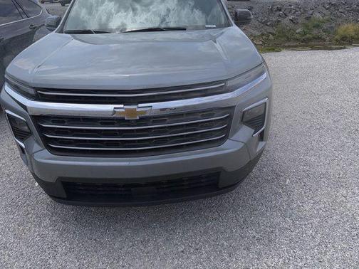Sterling Gray Metallic 2024 Chevrolet Traverse LT