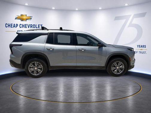 Sterling Gray Metallic 2024 Chevrolet Traverse LT