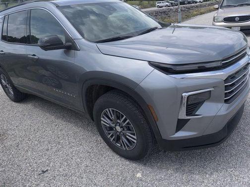 Sterling Gray Metallic 2024 Chevrolet Traverse LT