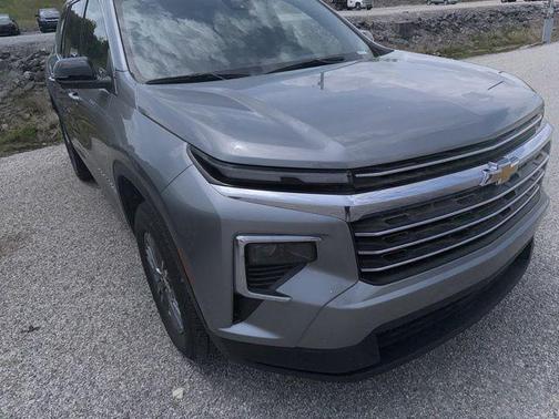 Sterling Gray Metallic 2024 Chevrolet Traverse LT
