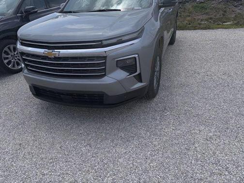 Sterling Gray Metallic 2024 Chevrolet Traverse LT
