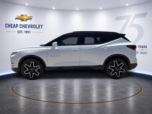 Iridescent Pearl Tricoat 2024 Chevrolet Blazer RS