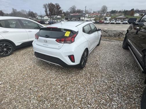 2019 Hyundai Veloster 2