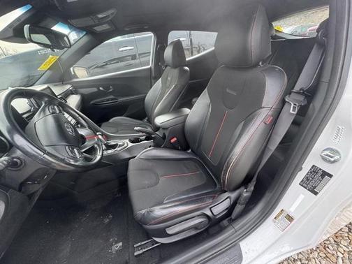 2019 Hyundai Veloster 2