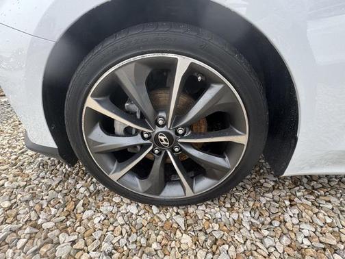 2019 Hyundai Veloster 2